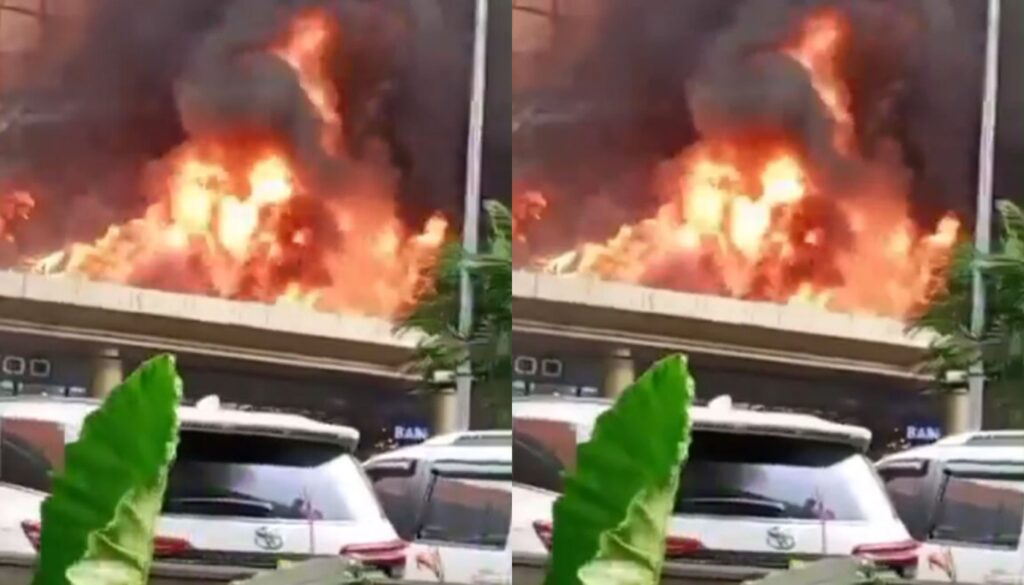 Βίντεο: Μεγάλη φωτιά σε εμπορικό κέντρο στην Ινδονησία – Το κτίριο παραδόθηκε στις φλόγες