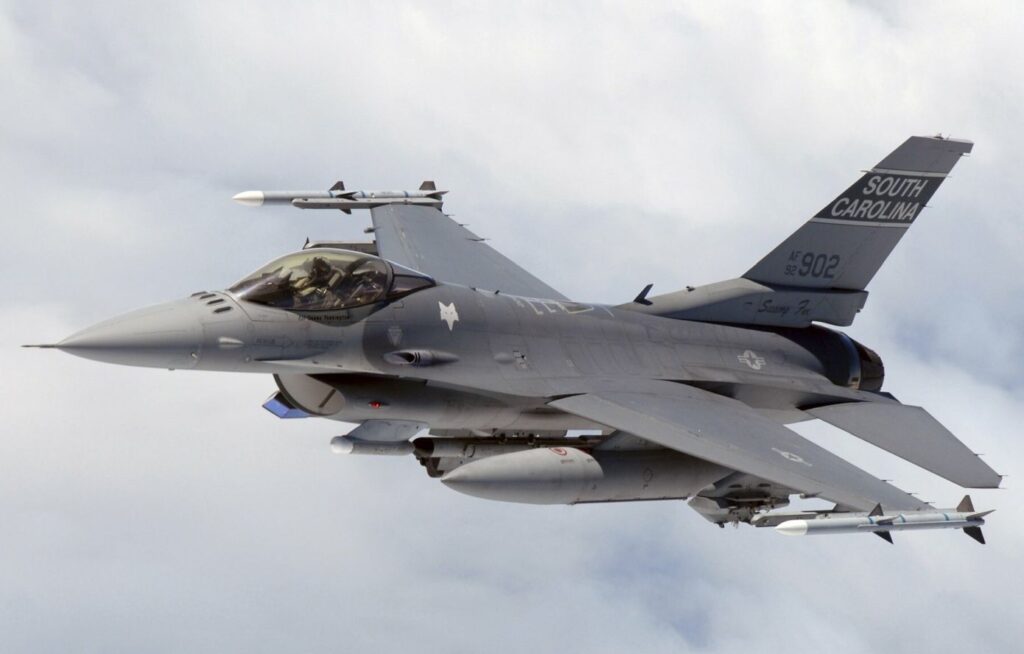 Μετασταθμεύσεις αμερικανικών μαχητικών F-22 και F-16 στην Ευρώπη – Η εμπλοκή της Σούδας