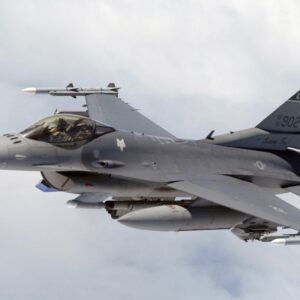 Μετασταθμεύσεις αμερικανικών μαχητικών F-22 και F-16 στην Ευρώπη – Η εμπλοκή της Σούδας