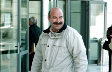 Χ.Μαυρίκης: Στη δημοσιότητα φωτογραφία ντοκουμέντο που τον δείχνει να κρατά το όπλο