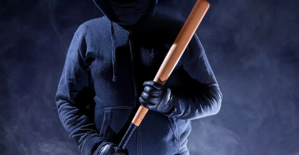 Τρόμος για 22χρονο στην Αργυρούπολη: Τον ρώτησαν «τι ομάδα είναι», του επιτέθηκαν με ρόπαλο και τον λήστεψαν