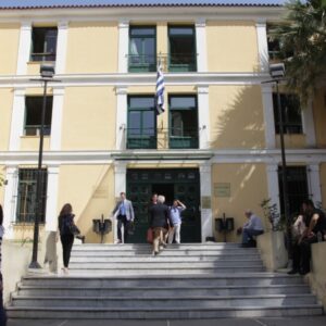 Δικαστήρια Eυελπίδων: Αιγύπτιος αντί να απελαθεί τους ξέφυγε μέσα από τα χέρια και απέδρασε!