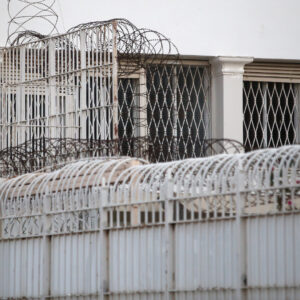 Δολοφονία ισοβίτη στις φυλακές Δομοκού: «Του έστησαν παγίδα, ήταν συμβόλαιο θανάτου» λέει η μητέρα του