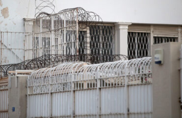 Δολοφονία ισοβίτη στις φυλακές Δομοκού: «Του έστησαν παγίδα, ήταν συμβόλαιο θανάτου» λέει η μητέρα του