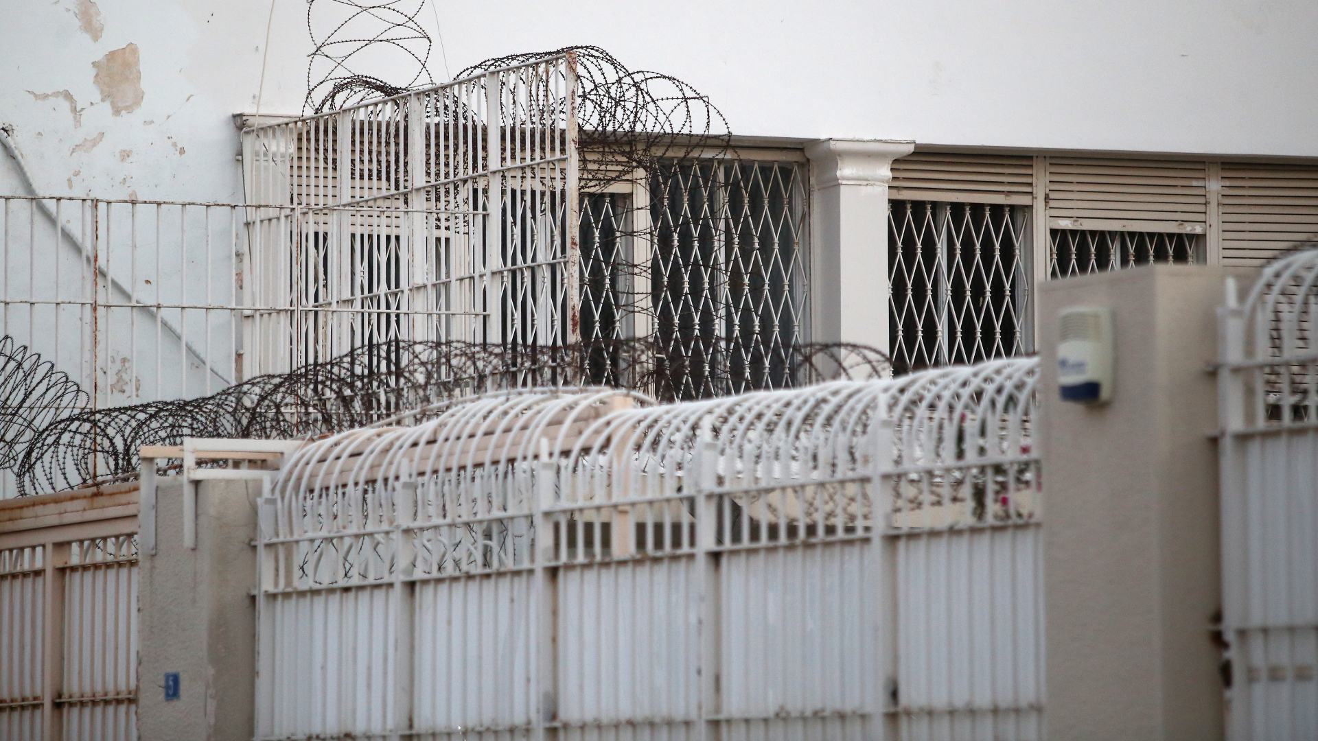 Δολοφονία ισοβίτη στις φυλακές Δομοκού: «Του έστησαν παγίδα, ήταν συμβόλαιο θανάτου» λέει η μητέρα του