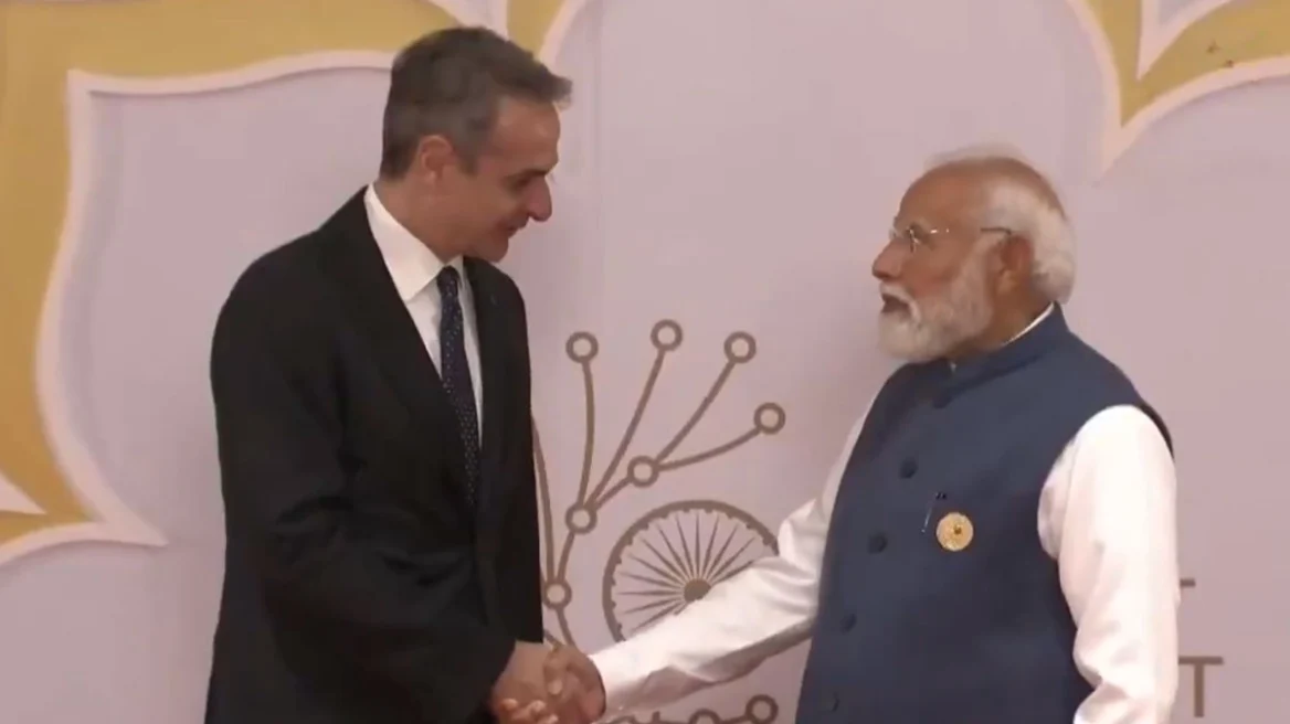 Ο Κ.Μητσοτάκης στην Ινδία για το AI Summit – Τον υποδέχτηκαν χορεύτριες (φώτο – βίντεο)