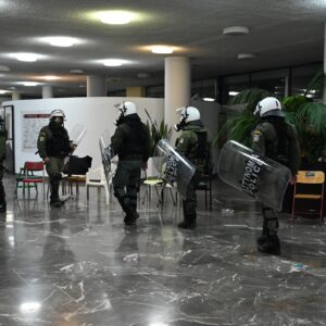 Αστυνομική επιχείρηση στην Πολυτεχνική Σχολή του ΑΠΘ – 38 συλλήψεις (βίντεο) (upd)
