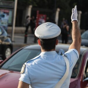 Λεωφόρος Συγγρού: Σχηματίστηκε τρύπα στη μεσαία λωρίδα προς παραλία – Νερά παντού