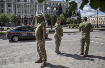 Βίντεο: Ουκρανή καταγγέλλει στρατολογητές – Την χτύπησαν επειδή τους βιντεοσκοπούσε κατά την απαγωγή «εθελοντή»