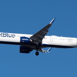 ΗΠΑ: Αεροσκάφος της JetBlue έκανε αναγκαστική προσγείωση λόγω καπνού στο πιλοτήριο (βίντεο)