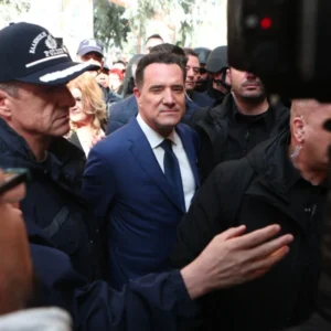 Επεισόδια στο νοσοκομείο Νίκαιας: Ελεύθερος αφέθηκε ο γιατρός – Δεν θα κινήσει νομικές διαδικασίες ο Α.Γεωργιάδης