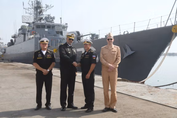 Η ρωσική κορβέτα Stoikiy έφτασε στην ιρανική ναυτική βάση Bandar Abbas (βίντεο)
