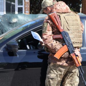 Βίντεο: Σφοδρές συγκρούσεις μεταξύ στρατιωτών της TCC και Ουκρανών πολιτών στην περιοχή Τσερνίβτσι