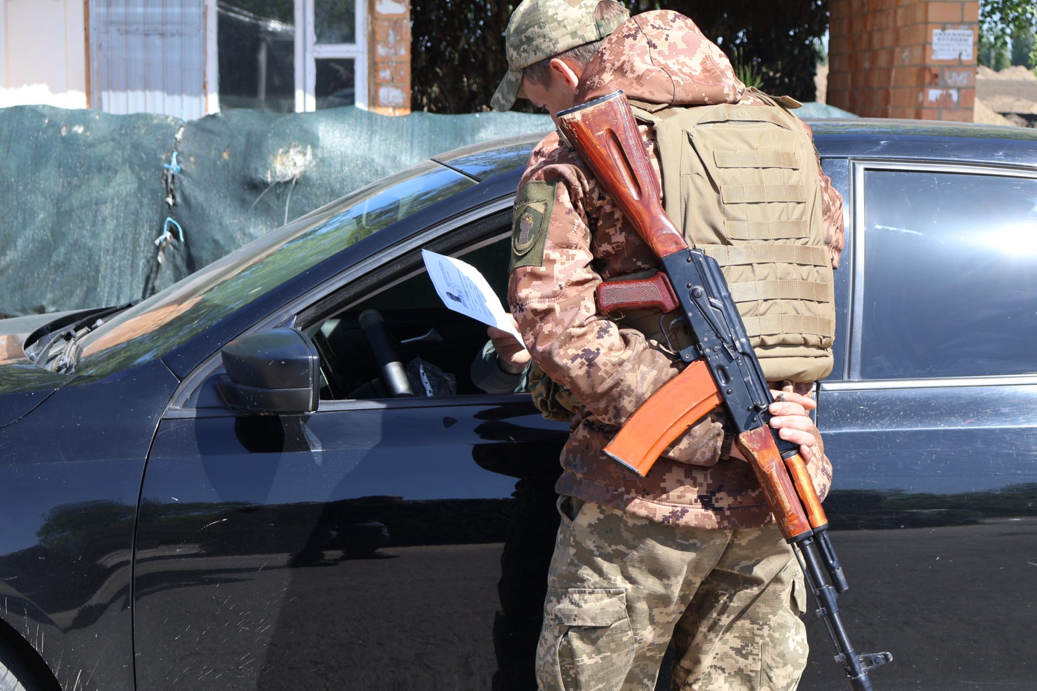 Βίντεο: Σφοδρές συγκρούσεις μεταξύ στρατιωτών της TCC και Ουκρανών πολιτών στην περιοχή Τσερνίβτσι