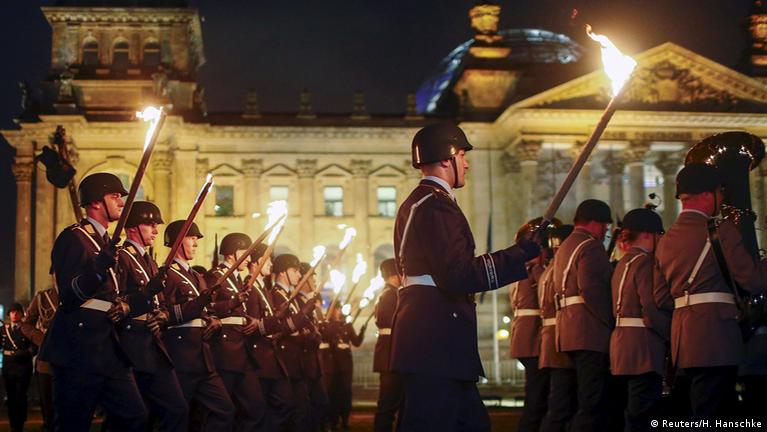 Επικίνδυνη ρητορική από τον  Φρίντριχ Μερτς: «Να μάθουμε να μιλάμε τη γλώσσα της ισχύος»