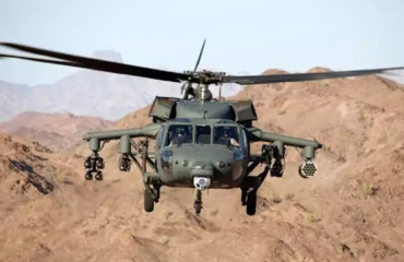 Κολομβία: Η στιγμή που κεραυνός κτυπά ελικόπτερο UH-60 Black Hawk – Τραυματίστηκε στρατιώτης (βίντεο)