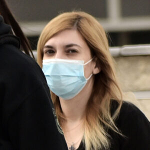 Ρ.Πισπιρίγκου: Ξεκινά σήμερα η δίκη στο Εφετείο για τους θανάτους των δύο παιδιών της – Έφτασε υποβασταζόμενη