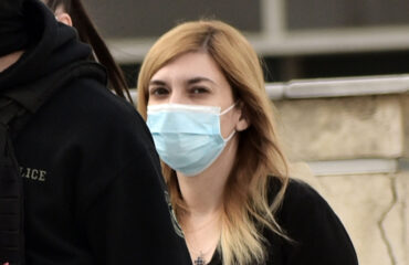 Ρ.Πισπιρίγκου: Ξεκινά σήμερα η δίκη στο Εφετείο για τους θανάτους των δύο παιδιών της – Έφτασε υποβασταζόμενη