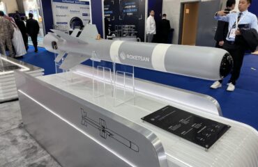 «EREN»: Το νέο αιωρούμενο πυρομαχικό με ακτίνα δράσης 100 χλμ. (!) που παρουσίασε η τουρκική Roketsan (φώτο-βίντεο)