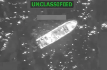 Οι αμερικανικές δυνάμεις εξαπέλυσαν αεροπορικό πλήγμα σε ακόμα ένα ταχύπλοο στον ανατολικό Ειρηνικό (βίντεο)