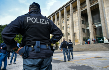 Ρώμη: Πολίτες περιπολούν στους σιδηροδρομικούς σταθμούς για την προστασία των τουριστών από τους αλλοδαπούς