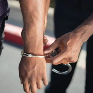 Παξοί: Συνελήφθησαν τρεις ανήλικοι αλλοδαποί για φθορές σε χώρο του δημοτικού γηπέδου