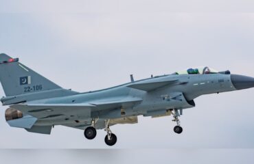 Η πακιστανική αεροπορία βομβάρδισε μαζικά στρατόπεδα ισλαμιστών στα σύνορα με το Αφγανιστάν (βίντεο)