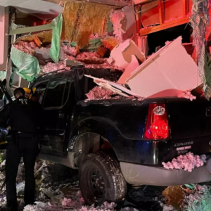 Βίντεο: Η στιγμή που αγροτικό όχημα εκτοξεύεται 30 μέτρα στον αέρα πριν πέσει πάνω σε σπίτι στο Όρεγκον