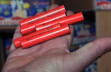 Πτολεμαΐδα: Κροτίδα έσκασε ξαφνικά στο χέρι 17χρονου – «Μάχη» για τη διάσωση των δαχτύλων