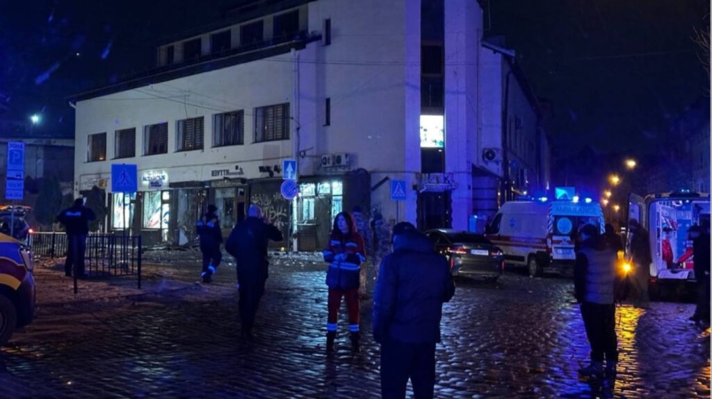 Βομβιστική επίθεση με στόχο αστυνομικούς στην Λβιβ της Ουκρανίας – Μία νεκρή και 14 τραυματίες