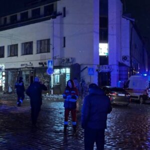 Βομβιστική επίθεση με στόχο αστυνομικούς στην Λβιβ της Ουκρανίας – Μία νεκρή και 14 τραυματίες