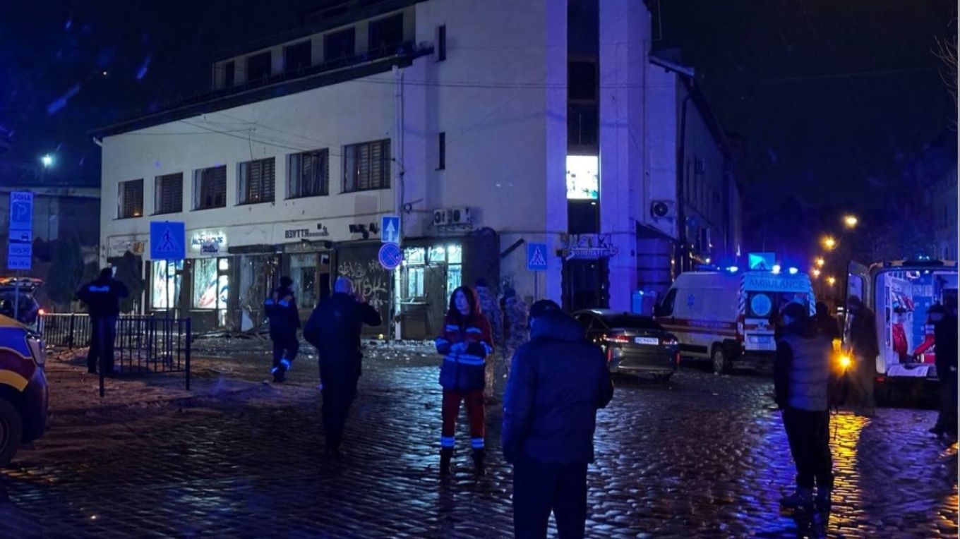 Βομβιστική επίθεση με στόχο αστυνομικούς στην Λβιβ της Ουκρανίας – Μία νεκρή και 14 τραυματίες