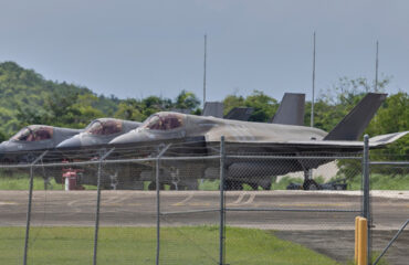 Βίντεο: Δεκάδες αμερικανικά μαχητικά και μεταφορικά αεροσκάφη παραταγμένα στο αεροδρόμιο των Χανίων