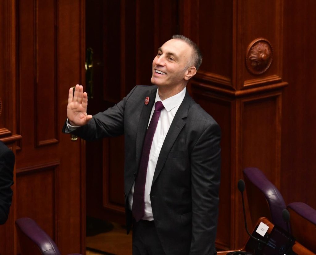 Α.Γκρούμπι: Στα χέρια των αρχών ο πρώην αντιπρόεδρος της κυβέρνησης των Σκοπίων για υπεξαίρεση δημοσίου χρήματος