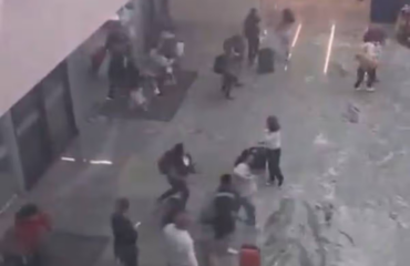 Βίντεο: Πολίτες τρέχουν πανικόβλητοι σε αεροδρόμιο του Μεξικού μετά τη δολοφονία του «El Mencho»