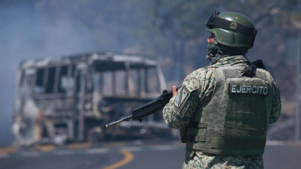 Eκτός ελέγχου η κατάσταση στο Μεξικό: Μέλος καρτέλ εκτέλεσε με φλογοβόλο «αντίπαλό» του (σκληρές εικόνες)