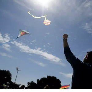 Τουρκοβούνια: 22χρονος έπεσε από ύψος έξι μέτρων, ενώ πετούσε χαρταετό – Μεταφέρθηκε στο ΚΑΤ