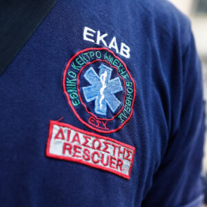 Ίλιον: Διασώστης του ΕΚΑΒ που κλήθηκε για περιστατικό σε κέντρο διασκέδασης ανέβηκε στην σκηνή κι τραγούδησε!