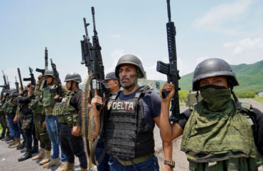 Βίντεο: Η στιγμή που μέλος του καρτέλ CJNG ετοιμάζεται να αποκεφαλίσει άνδρα που «πρόδωσε» τον διοικητή του!