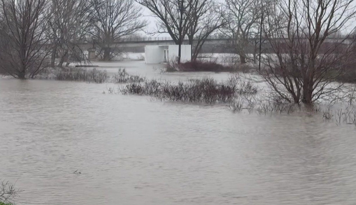 Έσπασαν τα αναχώματα στον Έβρο και πλημμύρισαν χιλιάδες καλλιεργήσιμα στρέμματα