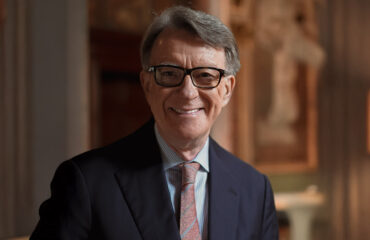 Ελεύθερος με εγγύηση αφέθηκε ο πρώην πρέσβης της Βρετανίας Πίτερ Μάντελσον – Είχε συλληφθεί για την υπόθεση Επστάιν