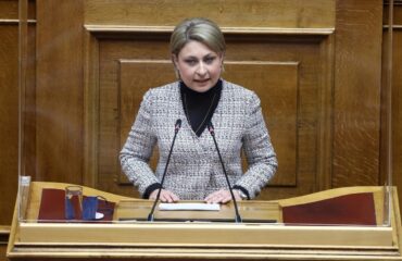 Πάτρα: Άγνωστοι πέταξαν μπογιές έξω από το γραφείο της βουλευτού Αχαΐας της ΝΔ, Χριστίνας Αλεξοπούλου