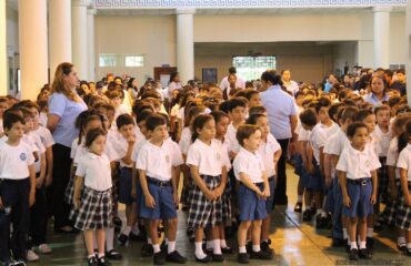 Παναμάς: Υπάρχει σχολείο που διδάσκει ελληνικά από το δημοτικό μέχρι το λύκειο!