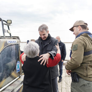 Κ.Μητσοτάκης στον Έβρο: Έφαγε ντολμάδες από τα χεράκια της «Κυράς του Δέλτα» (φώτο)