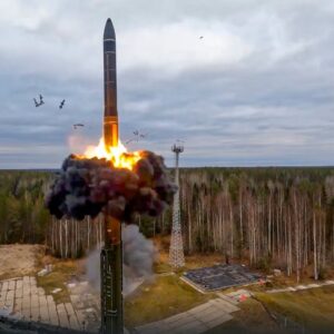 Η Ρωσία κατασκευάζει τον Oreshnik-2: «Σε 5′ λεπτά κτυπάμε την Πολωνία και την Ελλάδα με 8 κεφαλές»! (χάρτης)