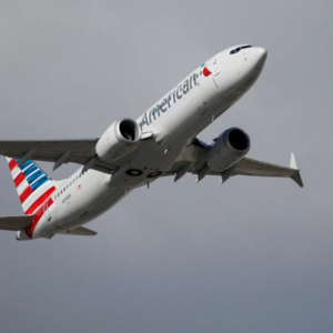 American Airlines: Αεροσκάφος 737 βρέθηκε με τρύπα από… σφαίρα στο δεξί φτερό μετά από ταξίδι στην Κολομβία!