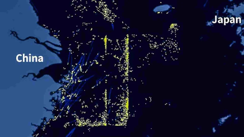 Η Κίνα «πιέζει» την Ιαπωνία: Πάνω από 2.000 κινεζικά πλοία κοντά στις ιαπωνικές θάλασσες – Οι εικόνες από δορυφόρο