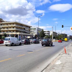 Λεωφόρος Μεσογείων: Άγριος καβγάς μεταξύ οδηγών – Του έπιασε το χέρι από το παράθυρο και το γύρισε