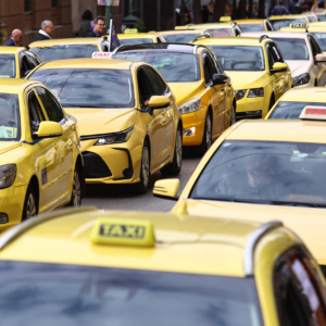 Συνελήφθη οδηγός ταξί στην Αθήνα που χρέωνε διπλή ταρίφα ενώ ήταν μεσημέρι