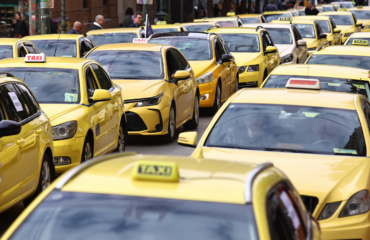 Συνελήφθη οδηγός ταξί στην Αθήνα: Είχε ρυθμίσει το ταξίμετρο να χρεώνει διπλή ταρίφα ενώ ήταν μεσημέρι